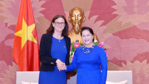 NA Chairwoman, Vice President host European trade commissioner 