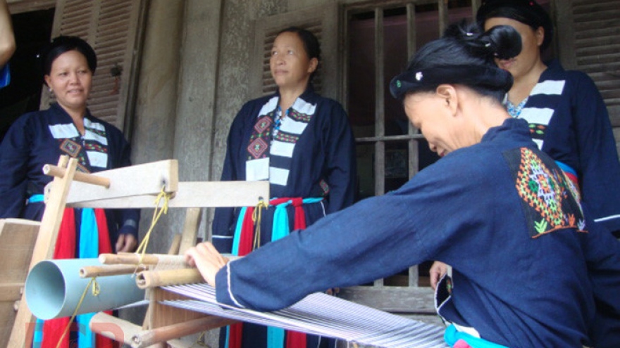 Clothes of the Cao Lan in Bac Giang province