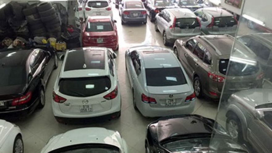 
        Automobile market booms in 2015 amid worries
                              