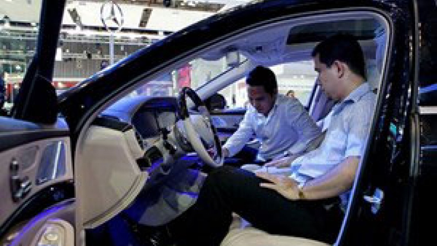 Car import tax to drop to zero by 2018