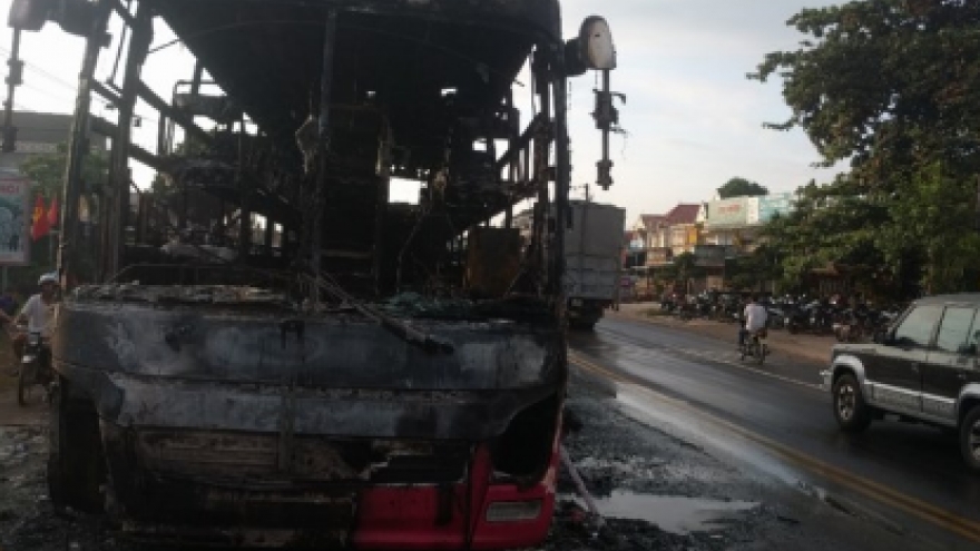 30 passengers flee as bus erupts in flames