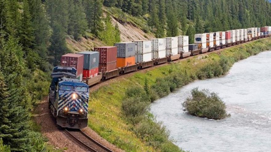 Hanoi-Binh Duong non-stop cargo railway service debuts