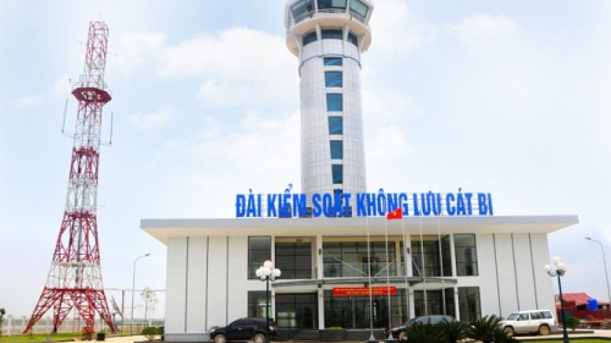 Flights unable to contact sleeping air traffic controller at Vietnam airport