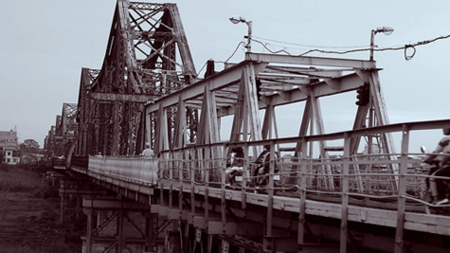 Exhibition on Long Bien Bridge 