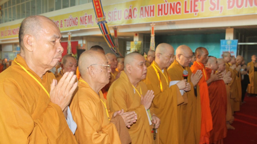 Buddhists pray for peace in East Sea