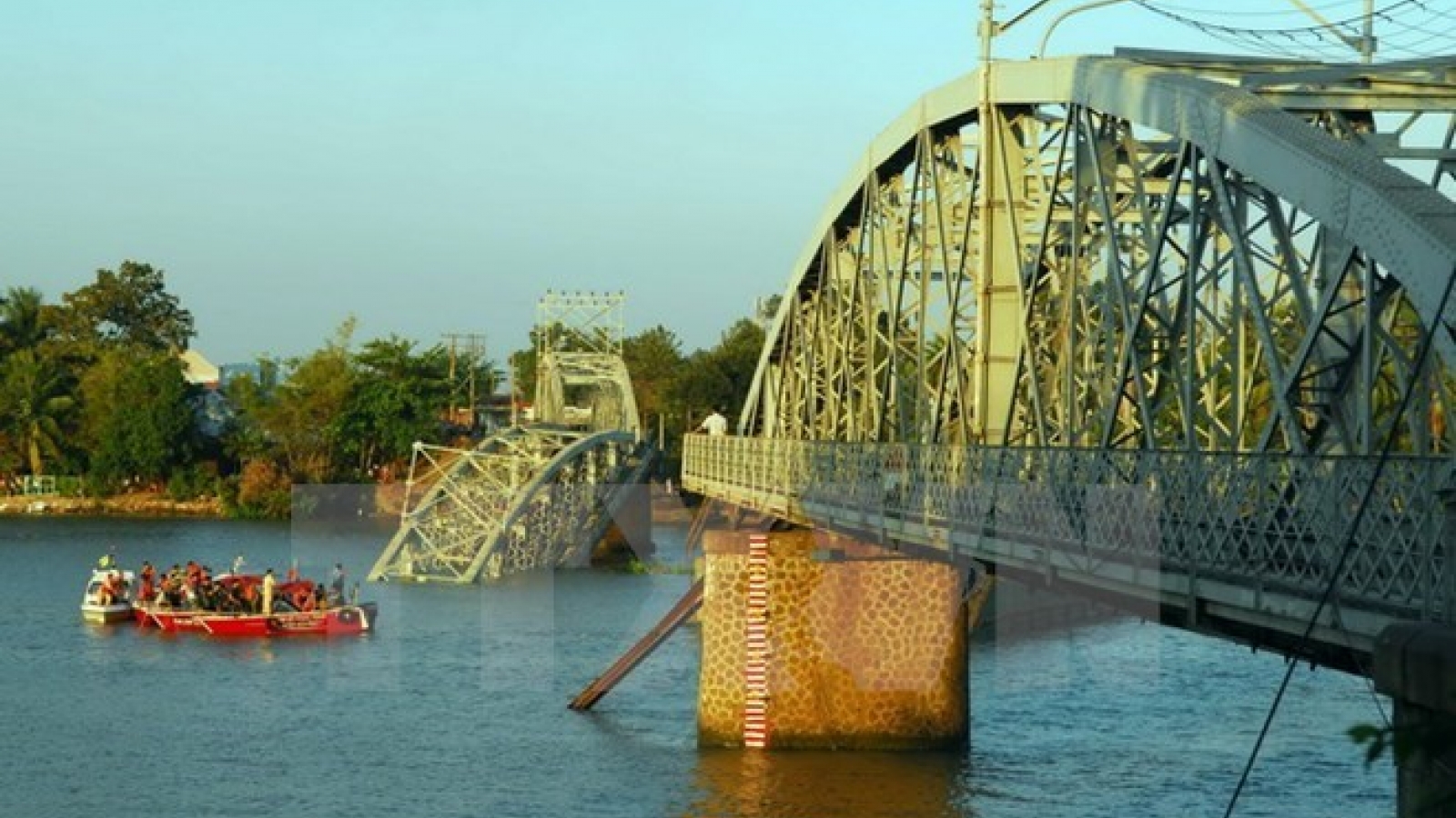 Two prosecuted for bridge collapse in Dong Nai