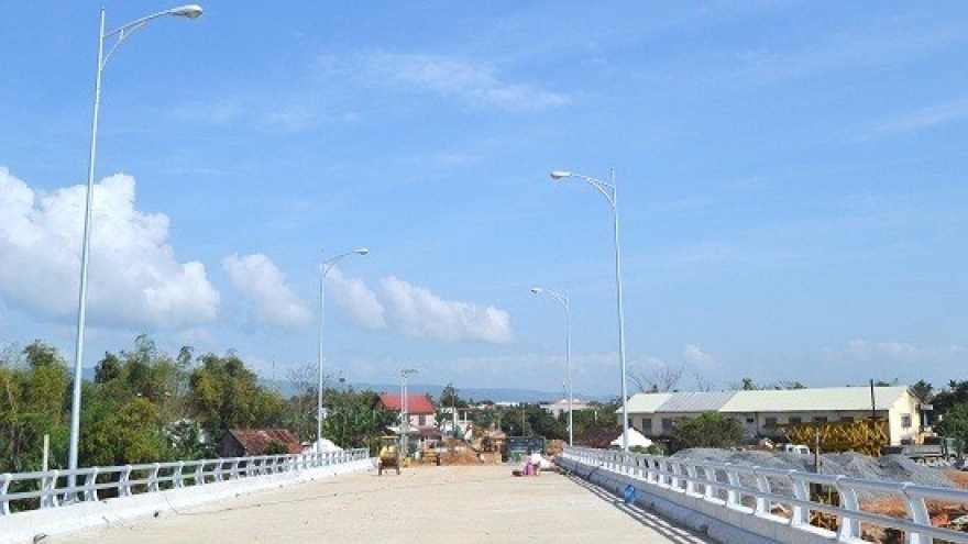 Quang Nam province launches key traffic projects