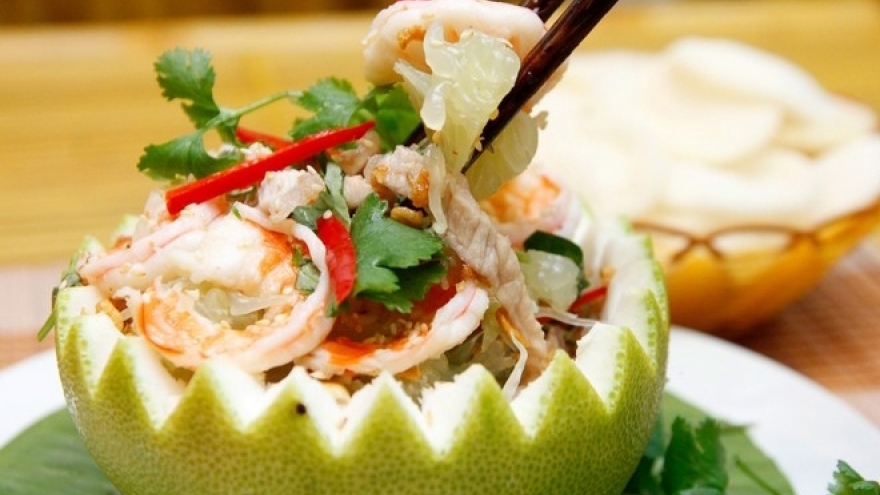 Goi Buoi Tom (Pomelo salad with shrimp)