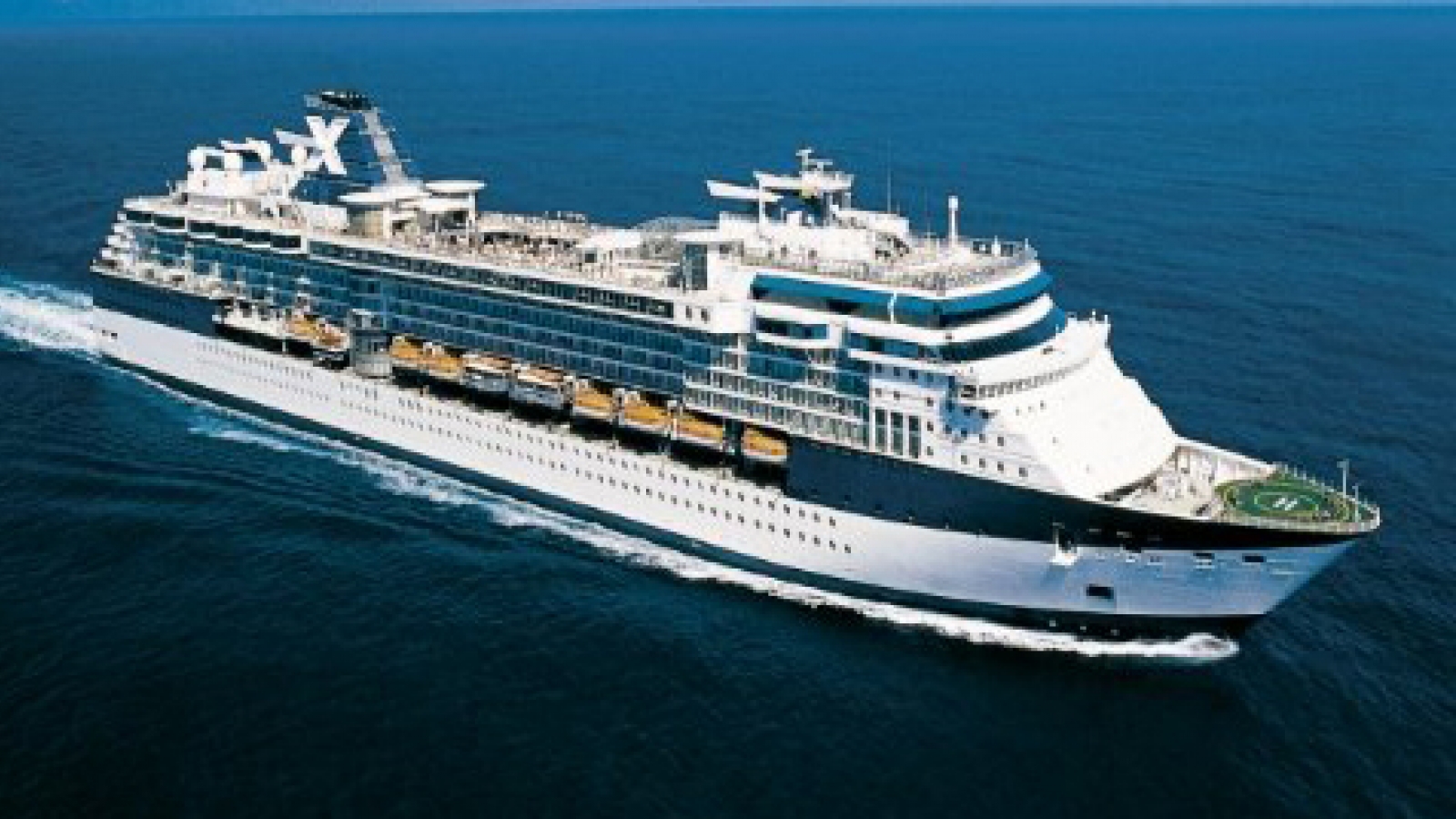 Luxury liner docks at Chan May port