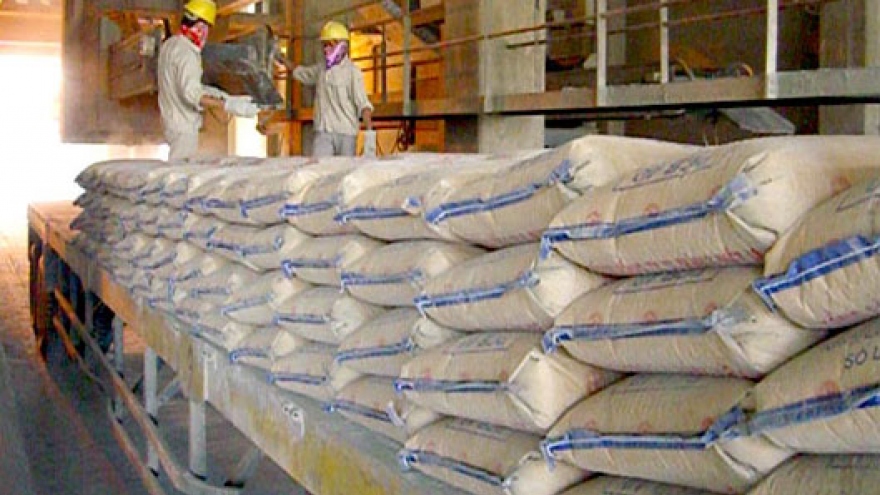 
        Cement sales drop overseas, increase at home
                              