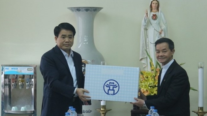 Authorities greet Catholics, overseas Vietnamese on Lunar New Year