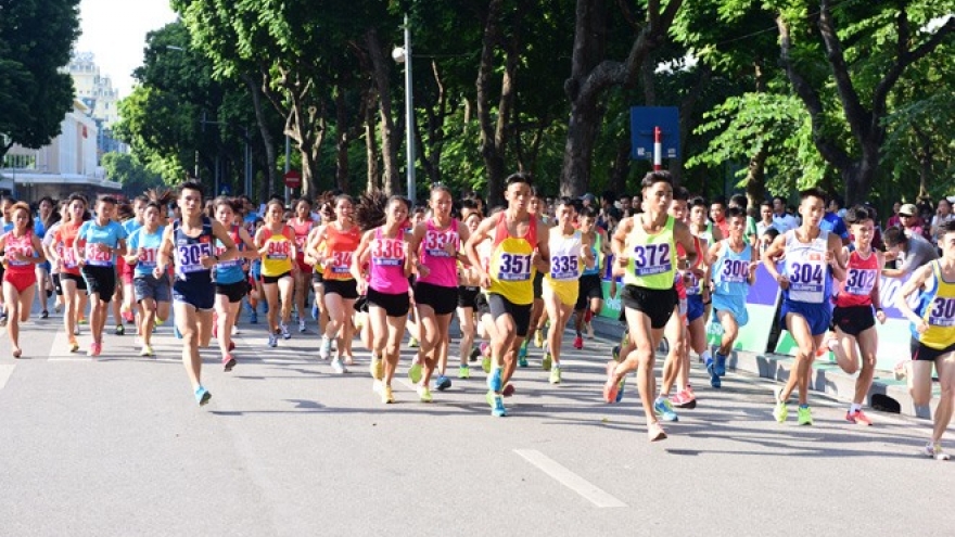 Luat wins Hanoi Moi race