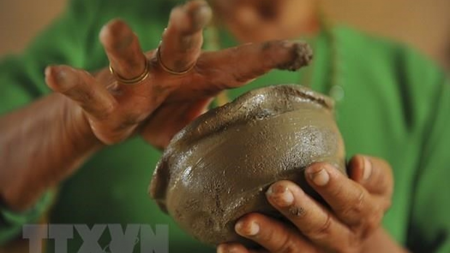 Xoe Thai dance, Cham pottery seek UNESCO’s heritage recognition