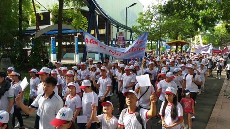 HCM City: Over 5,000 walk for AO victims, disabled