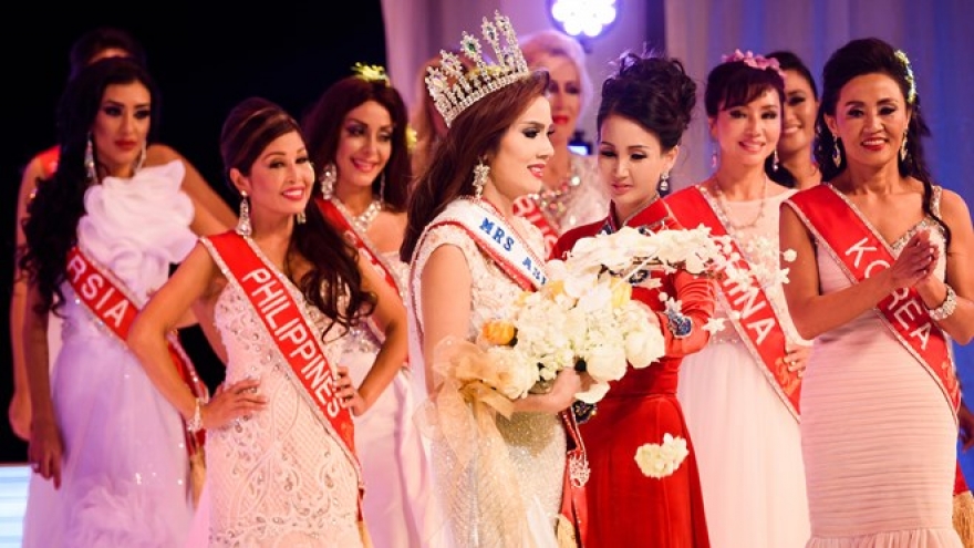 Britney Chau Nguyen crowned Mrs Asia USA 2016