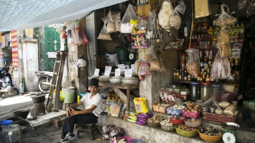 A Hanoi wet market at the crossroads of modernity