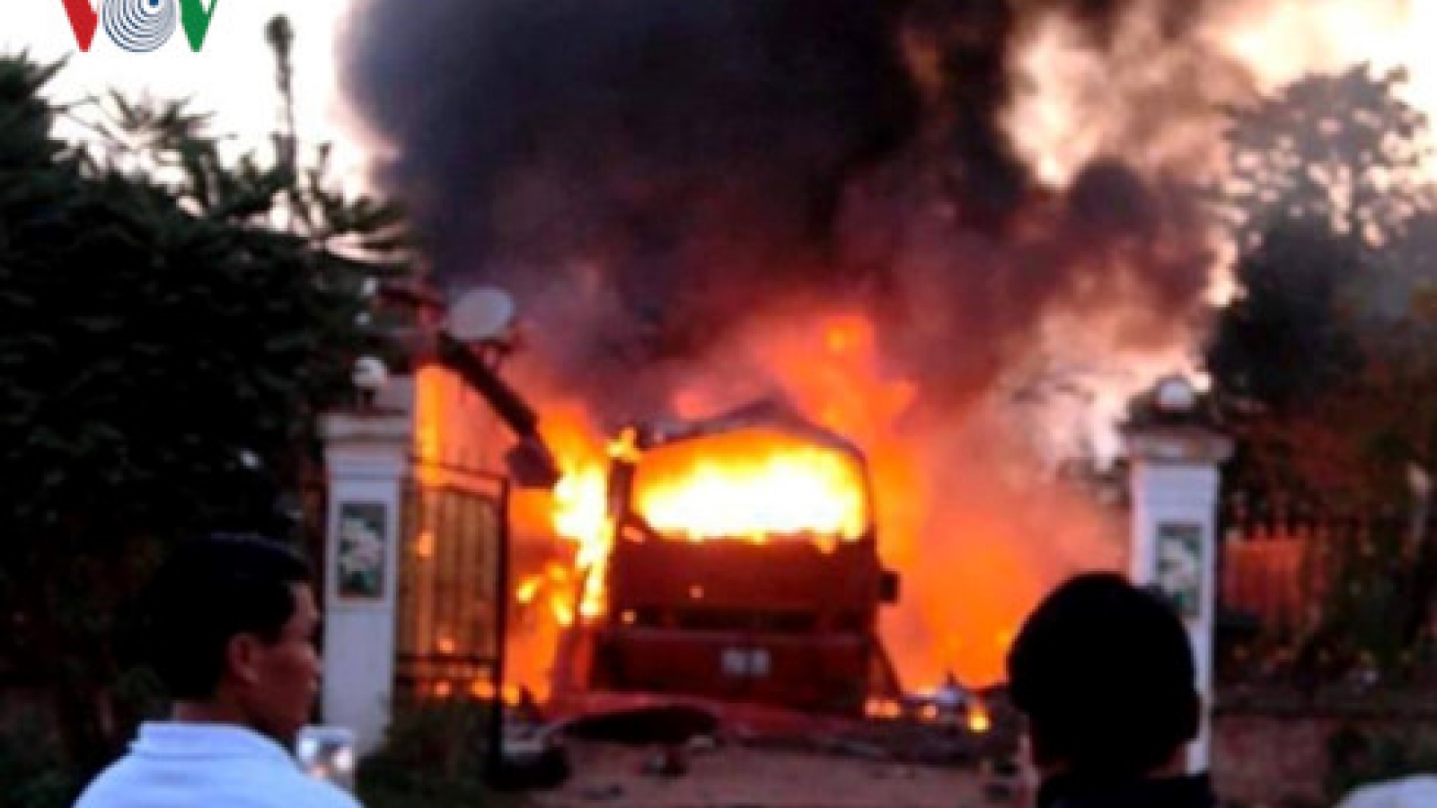 Bus explosion in Laos kills 1, injures 4 Vietnamese nationals