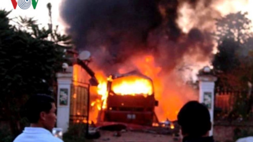 Bus explosion in Laos kills 1, injures 4 Vietnamese nationals