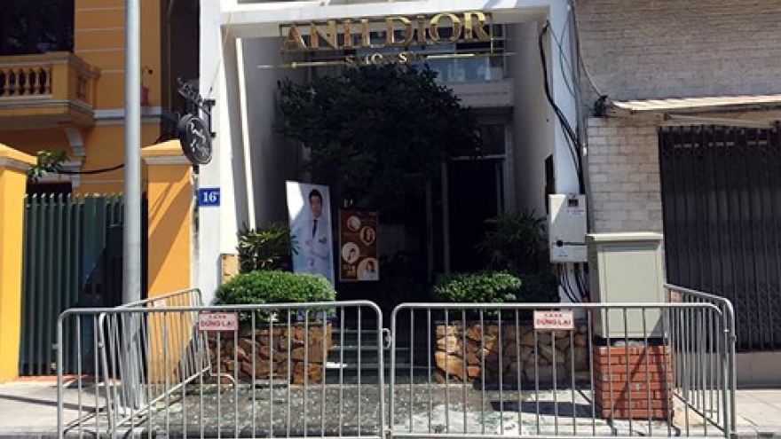 Fire destroys beauty salon in Hanoi