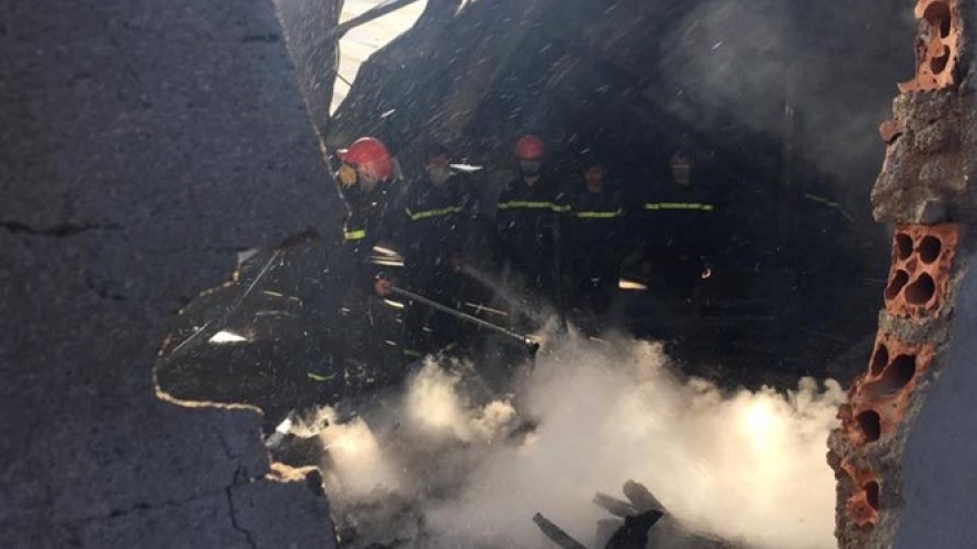 3-alarm fire burns through Dak Lak warehouse