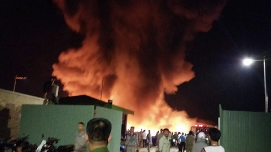 Fire destroys northern Vietnam plastics storage warehouse