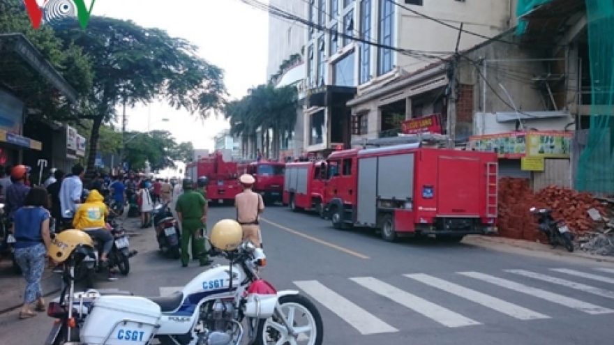 Many people trapped as Nha Trang hotel catches fire