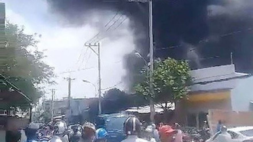 Fire destroys HCM City foam sponge workshop