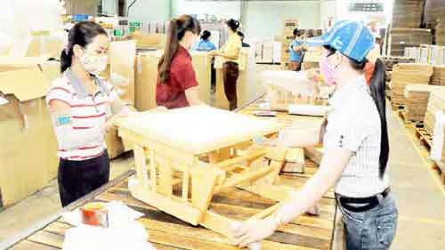 Experts find opportunities, challenges for furniture industry