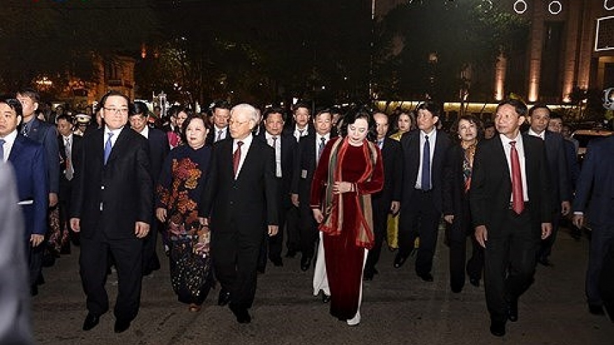 Party leader heralds lunar New Year with Hanoi people