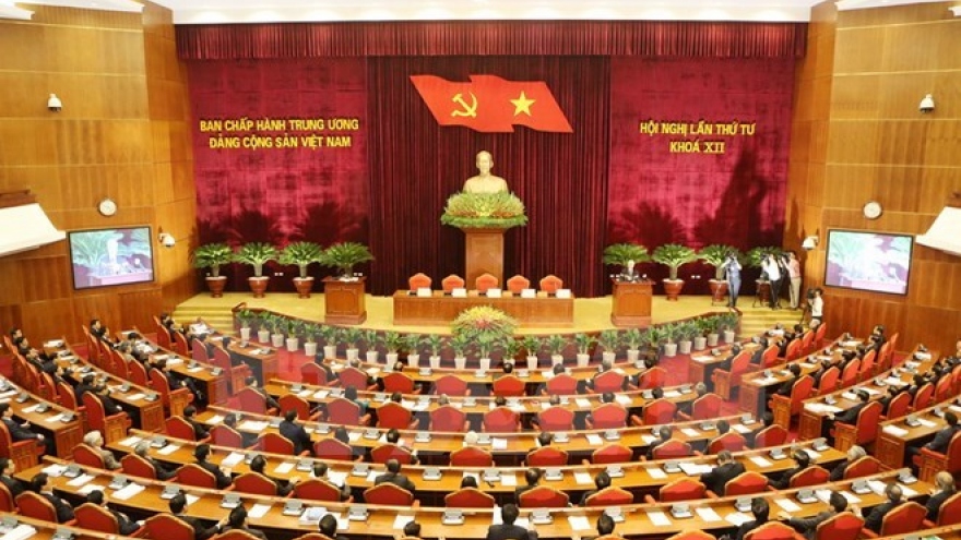 
        Party chief signs resolution on renewing growth model
                              