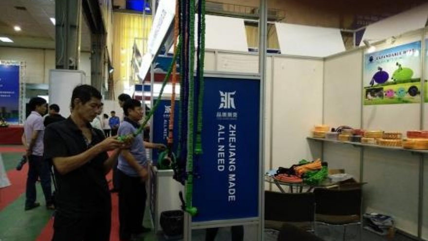 Chinese wares take centre stage at trade show in Hanoi