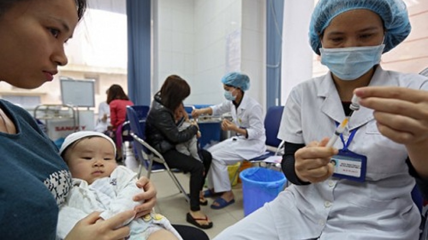 
        Doctors warn against anti-vaccine movement in Vietnam
                              