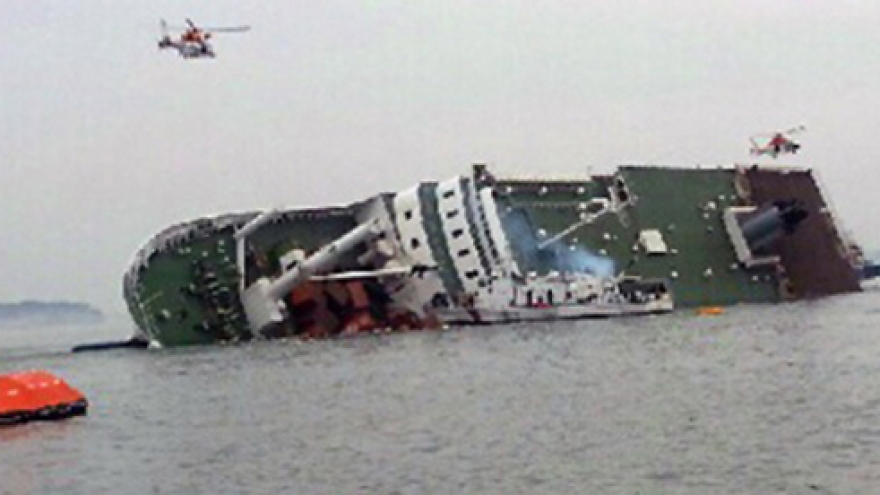 RoK sets plan to raise "corroded" Sewol ferry year after disaster
