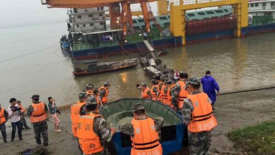 Chinese ferry with 458 aboard sinks in storm, 20 rescued