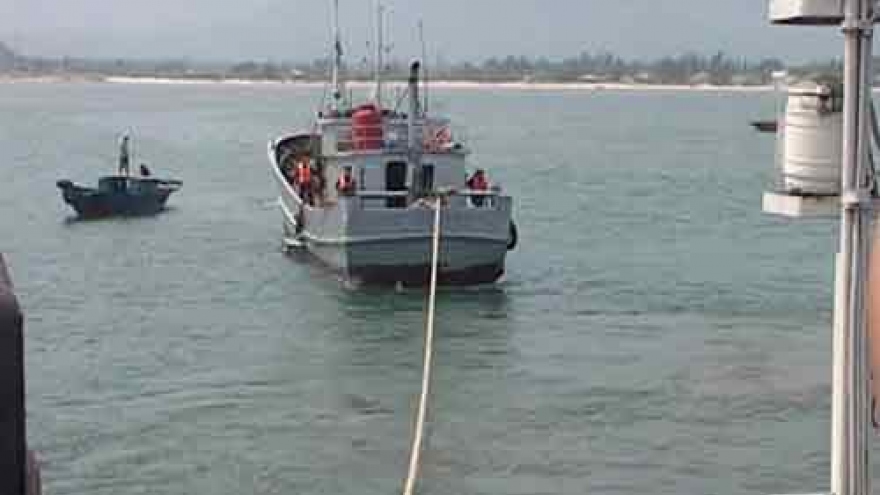 Chinese fishing vessel rescued off Thua Thien-Hue shore