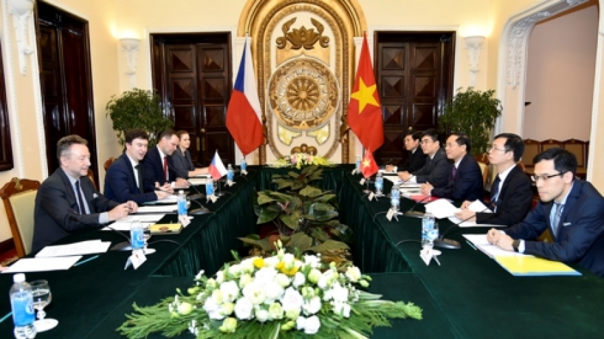 Czech Republic mulls over easier visa grant for Vietnamese citizens 