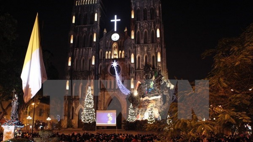 Christmas atmosphere overwhelms streets nationwide 