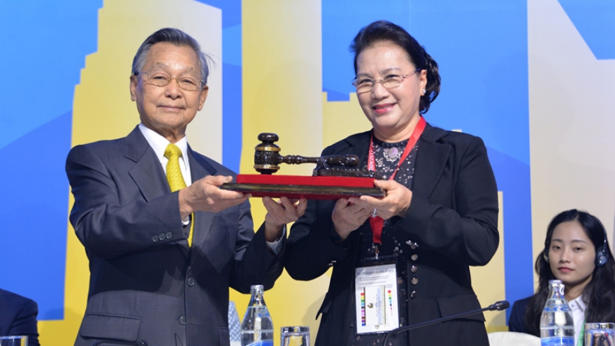 Vietnam receives AIPA chairmanship for 2019-2020