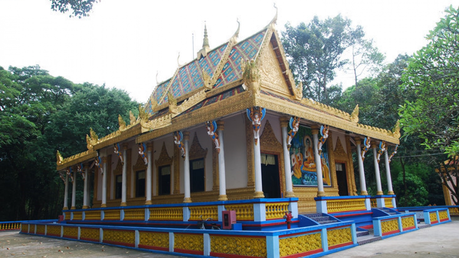 Visiting Khmer pagodas in Soc Trang province