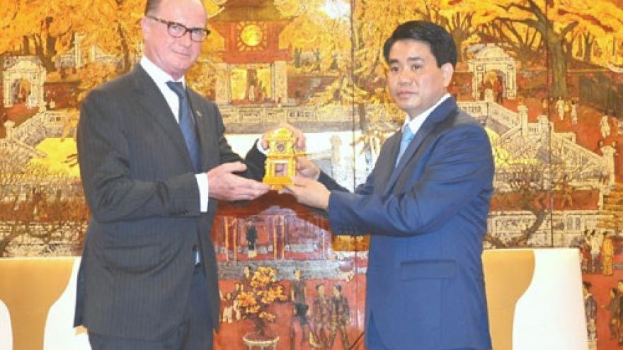 Hanoi chairman bids farewell to outgoing Austrian ambassador