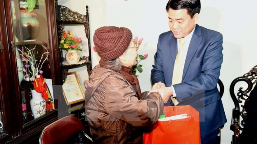 Hanoi leader visits former revolutionary safety zone
