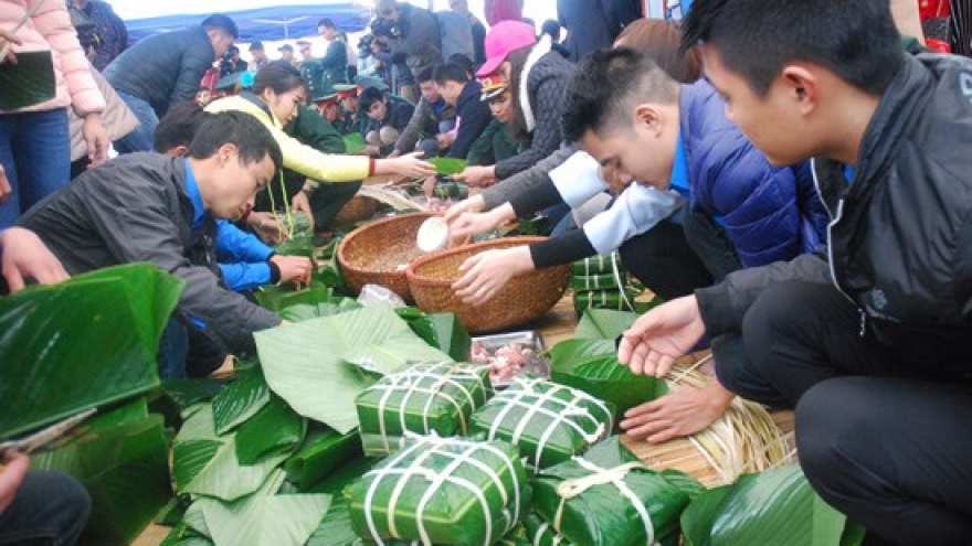 Poor people to receive chung cake ahead of Tet