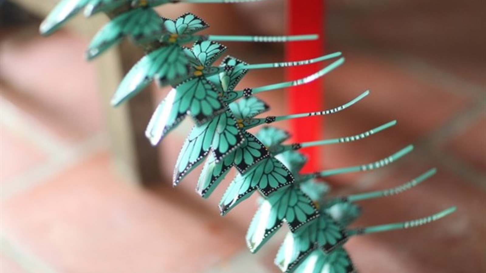Keeping traditional bamboo toys popular