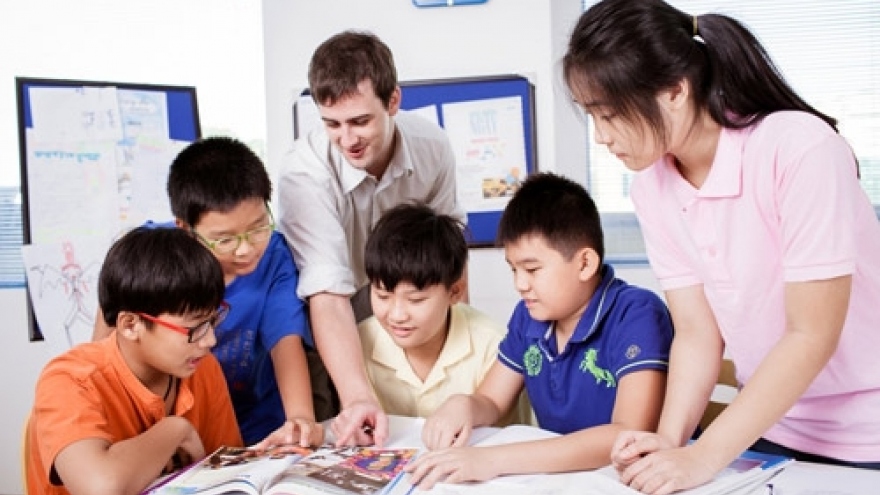 HCMC asks native English teachers to put away audiovisual equipment