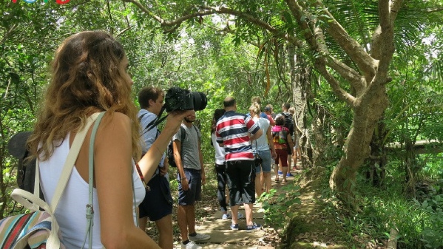 Thoi Son residents do eco-tourism