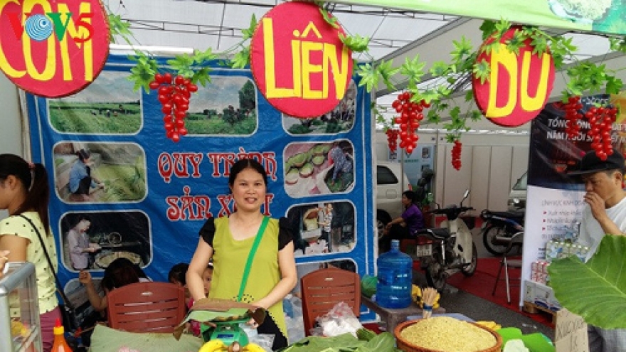 Me Tri green sticky rice, a specialty of Hanoi