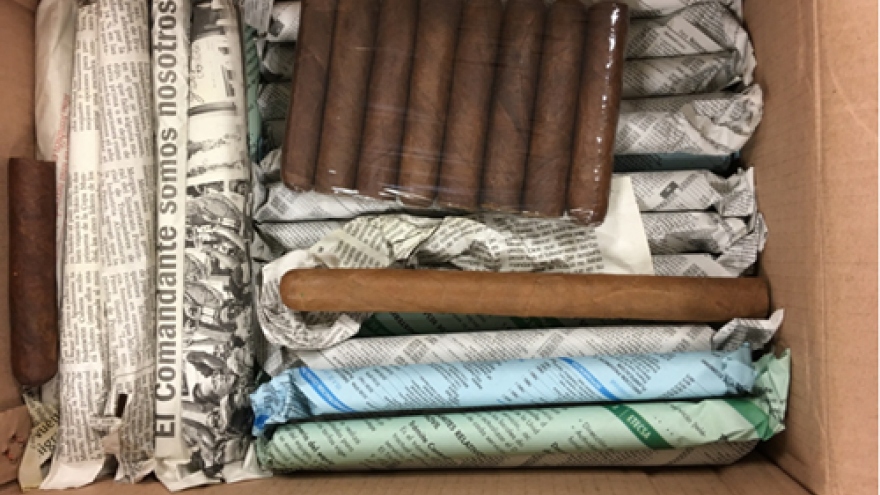 Hanoi customs seize 17,000 contraband cigars on flight from Cuba