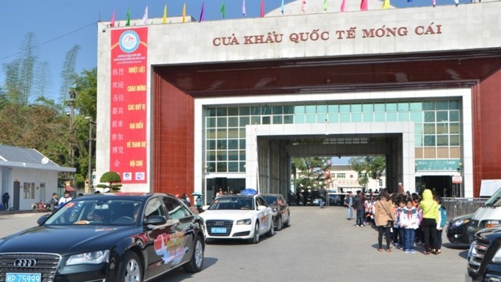 Border gate streamlines customs clearance for farm produce