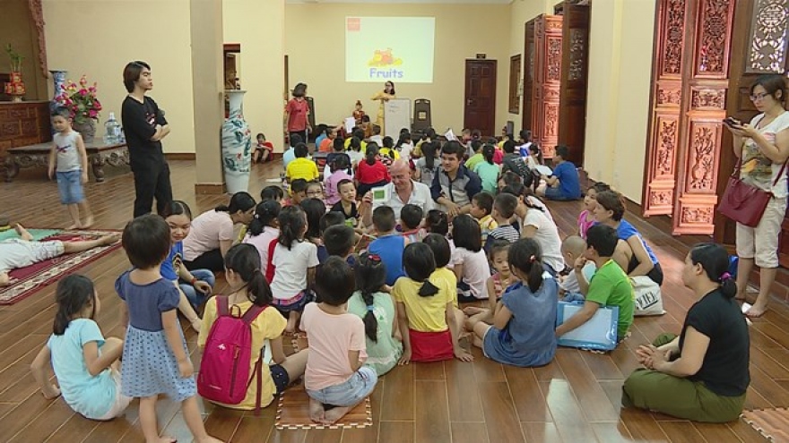 Free English classes offered at pagoda: Hanoi