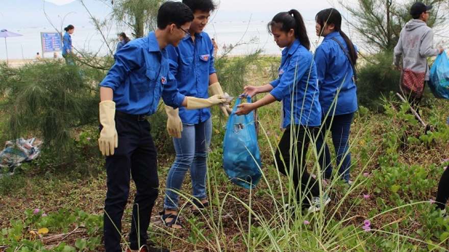 Nearly 500 youth join “Blue Vietnamese Sea” campaign in Da Nang